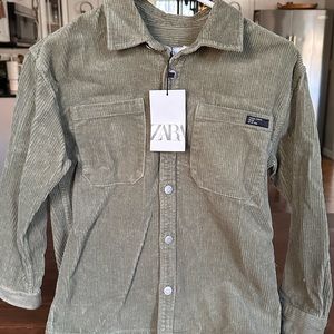 *NEW* Zara - boy’s corduroy over shirt w/ buttons Light olive green color Size 9